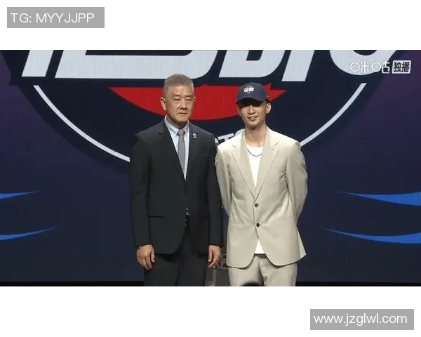 历代著名足球球星身高全景盘点从高大中锋到灵巧巨星对比分析 历代著名足球球星身高全景盘点从高大中锋到灵巧巨星对比分析